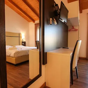 https://thai-orchidee-restaurantrooms.hotelinveneto.com