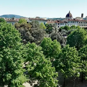 https://andrea-florence.it-tuscanyhotel.com